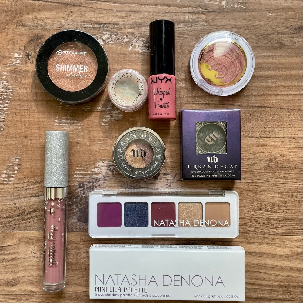 Makeup bundle.